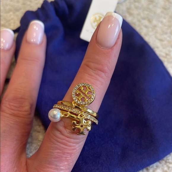 NWT Tory Burch Logo Charm Ring Set - Size 6 - Picture 4 of 6